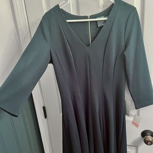 Gabby Skye Size 10 Long Sleeve Green Dress